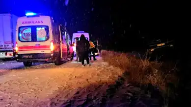 Adilcevaz'da Minibüs Kazası: 3 Yaralı