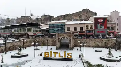 Bitlis'te Kar Yağışı: Tarihi Kent Havadan Görüntülendi