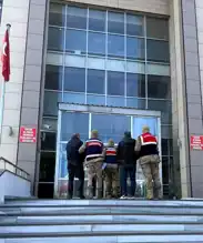 Bitlis'te 9 Düzensiz Göçmen Yakalandı, 4 Kaçakçı Tutuklandı