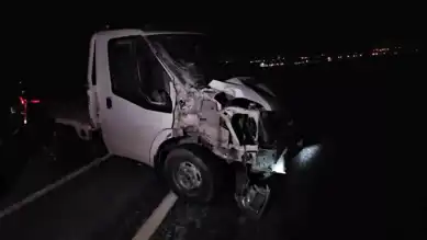 Bitlis'te Buzlu Yolda Kaza: Maddi Hasar