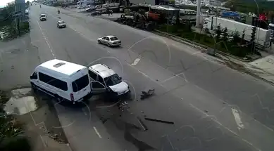 Tatvan'da Peş Peşe Maddi Hasarlı Kazalar!