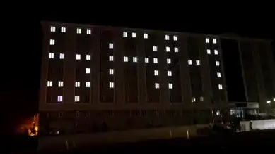 Bitlis'teki Suriyeli Öğrenciler Şam'ı Işıklarla Yazdı