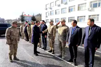 Vali Karakaya, Bitlis'teki Askerlerle Buluştu