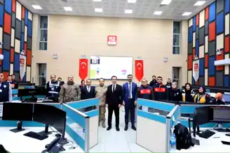 Vali Karakaya Yılbaşında Sağlık Çalışanlarını Ziyaret Etti