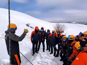Van'da Çığ Arama Kurtarma Eğitimi Devam Ediyor