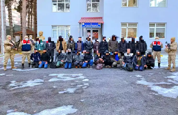 Bitlis'te 24 Kaçak Afgan Göçmen Yakalandı