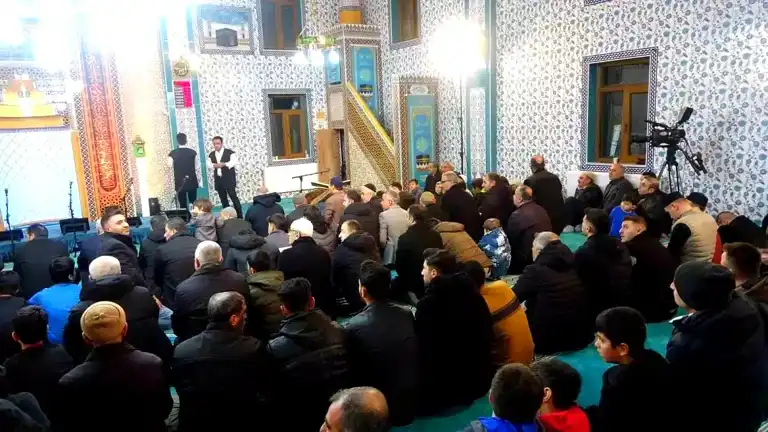 Bitlis'te Yeni Cami'de Regaip Kandili Kutlaması
