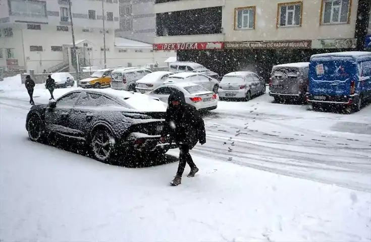 Bitlis'te Yaşamı Felç Eden Kar Yağışı