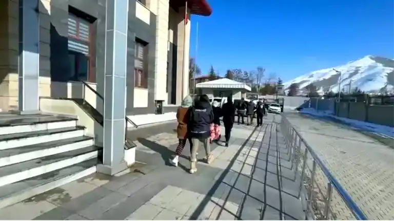 Bitlis'te 2 Kilo Eroin Ele Geçti, 3 Tutuklama