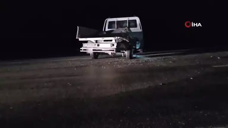 Buzlu Yolda Ağır Vasıta Kazası!