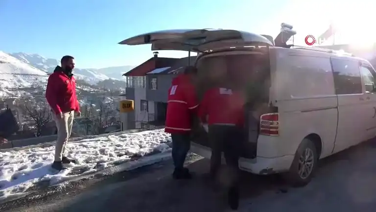 Kızılay, Bitlis'te 1045 Aileye Yardım Eli Uzatıyor