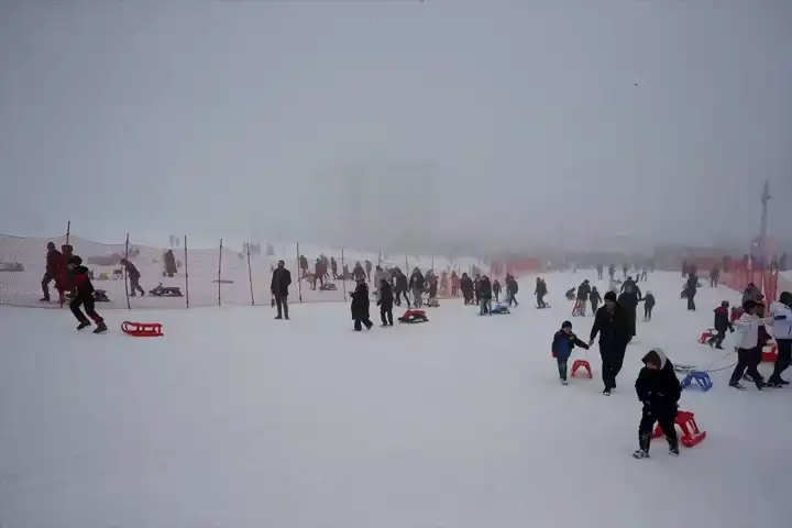 Bitlis'te Meşaleli Kayak Festivali